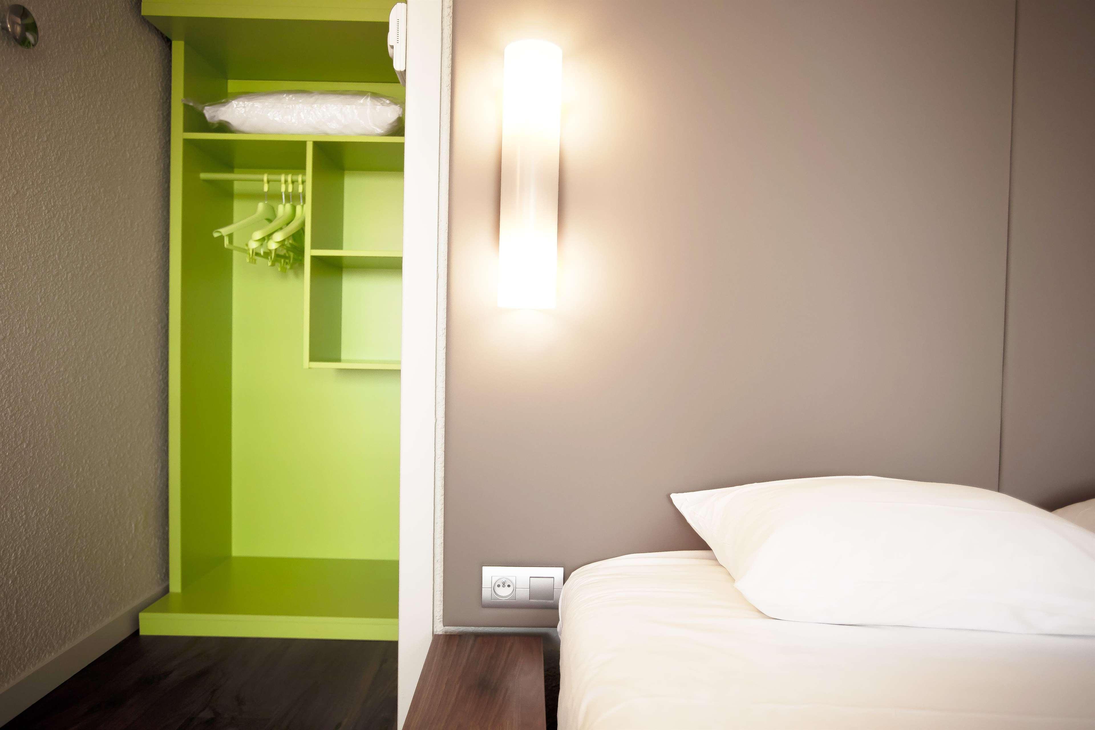 Campanile Melun Sud - Dammarie Les Lys Hotel Bagian luar foto