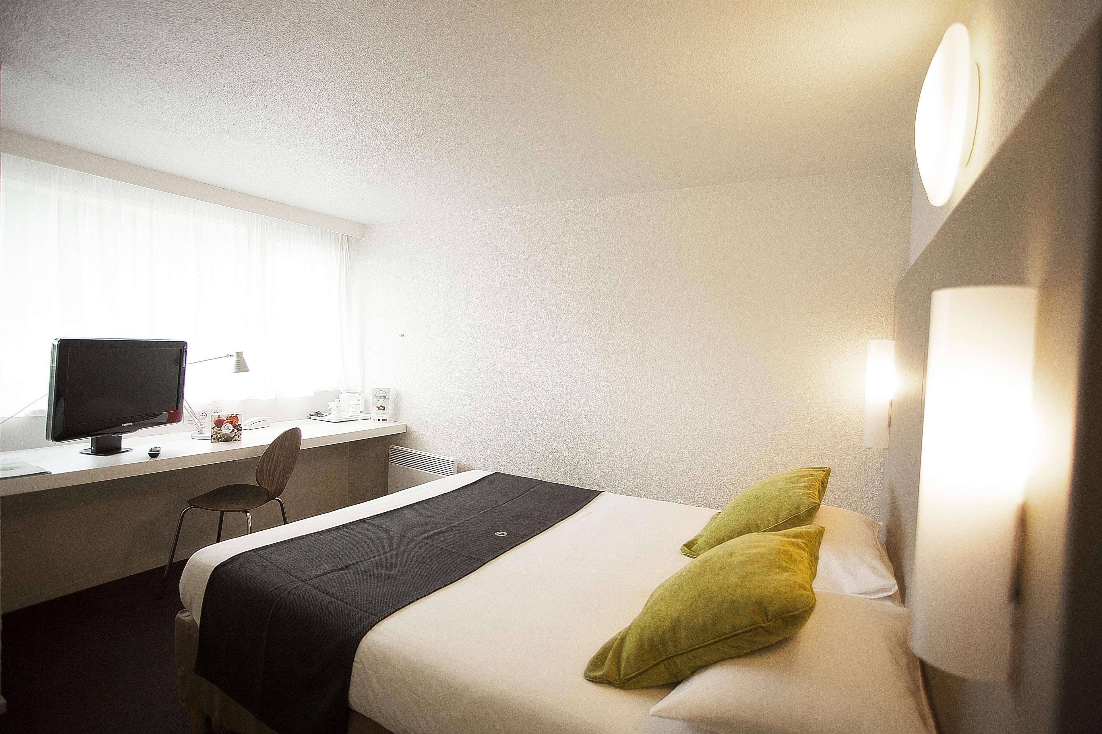 Campanile Melun Sud - Dammarie Les Lys Hotel Bagian luar foto
