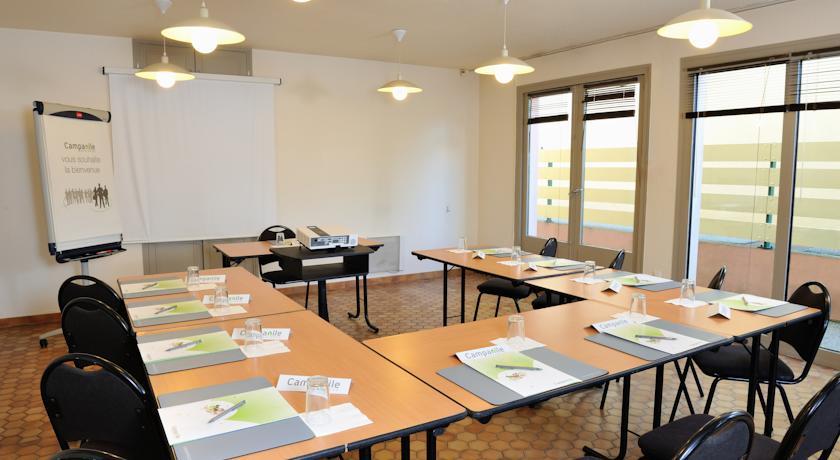 Campanile Melun Sud - Dammarie Les Lys Hotel Bagian luar foto